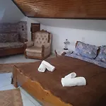 Kostis Hause 3*