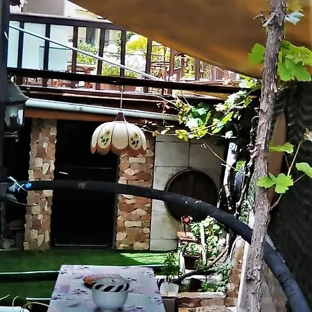 Kostis Hause