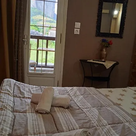 Kostis Hause 3*