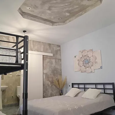 招待所 Kostis Hause 3*