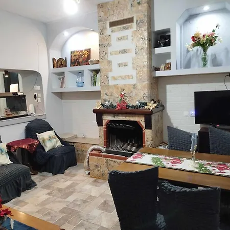 Kostis Hause 3*