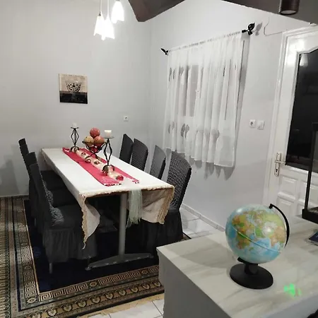 Pensionat Kostis Hause 3*