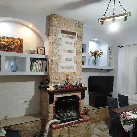 Kostis Hause 3*