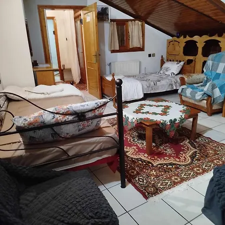 Pensionat Kostis Hause 3*