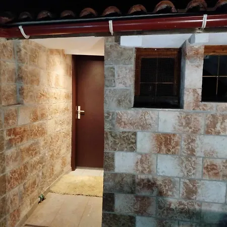 Kostis Hause 3*