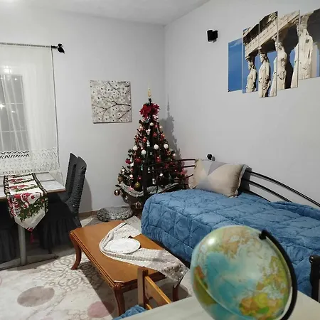 Kostis Hause 3*