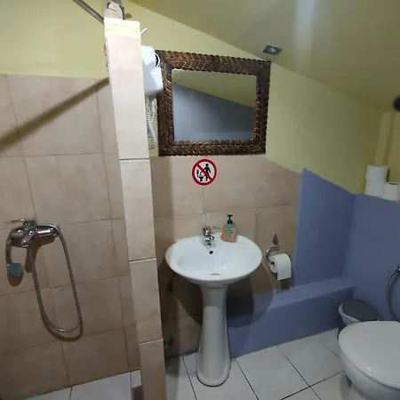Kostis Hause 3*