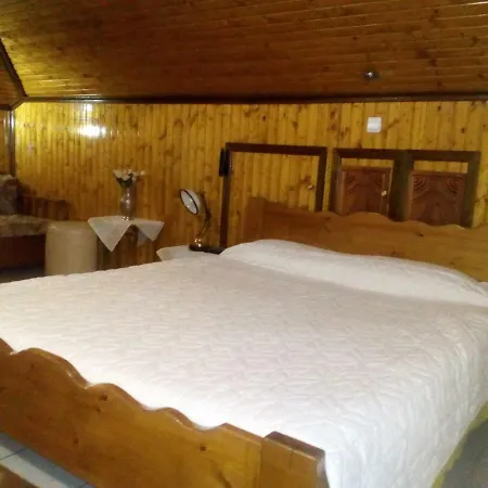 Guest house Kostis Hause 3*
